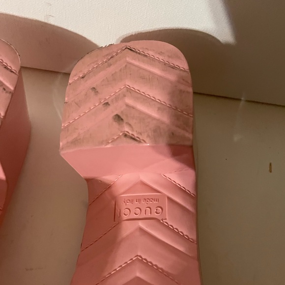 Gucci Women's Rubber slide sandal - Picture 8 of 8
